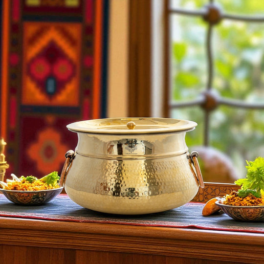 Hammered Brass Cooking Pot with Tin Lining, Handle & Lid, 114/118/219 oz